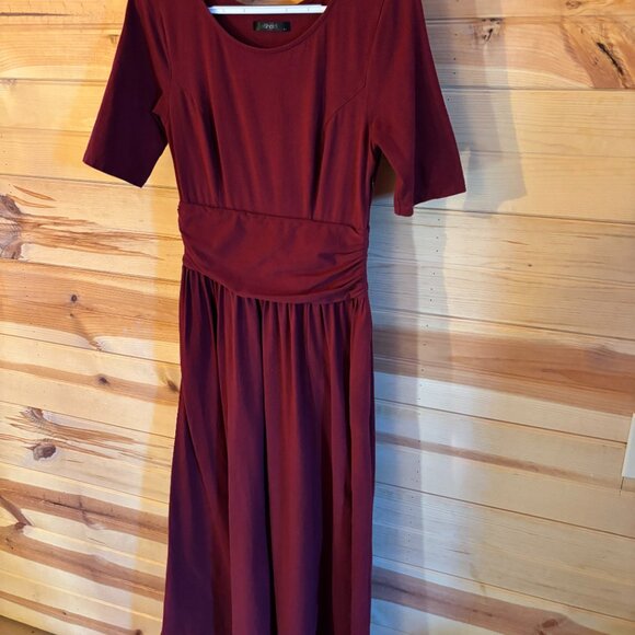 Eshakti Long Red dress - Picture 2 of 3